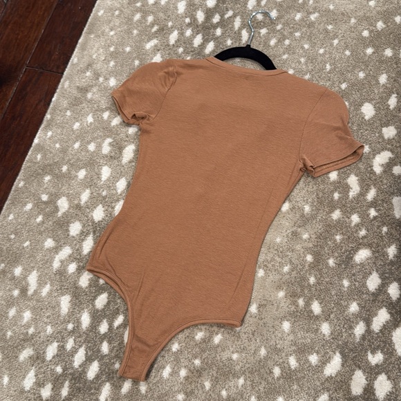 Olivaceous Tan Ribbed Bodysuit. Size S - Picture 6 of 7